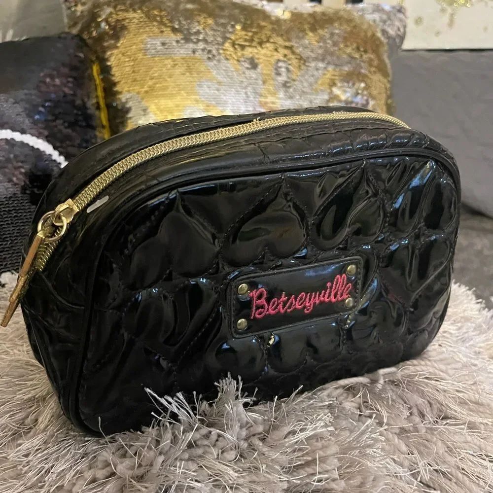 Betseyville betsey johnson vintage heart makeup cosmetic small bag heart
